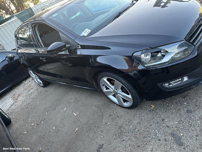 2013 VOLKSWAGEN POLO Bonnet