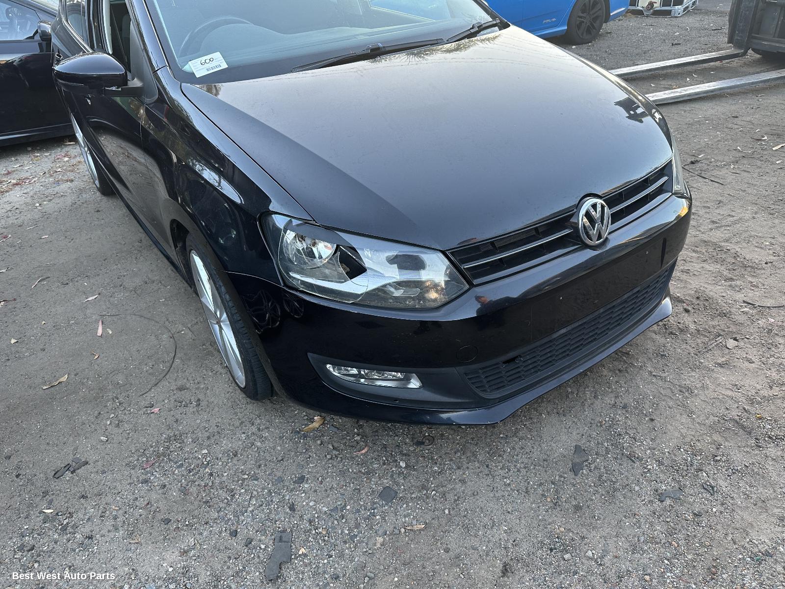 2013 VOLKSWAGEN POLO Right Front Door