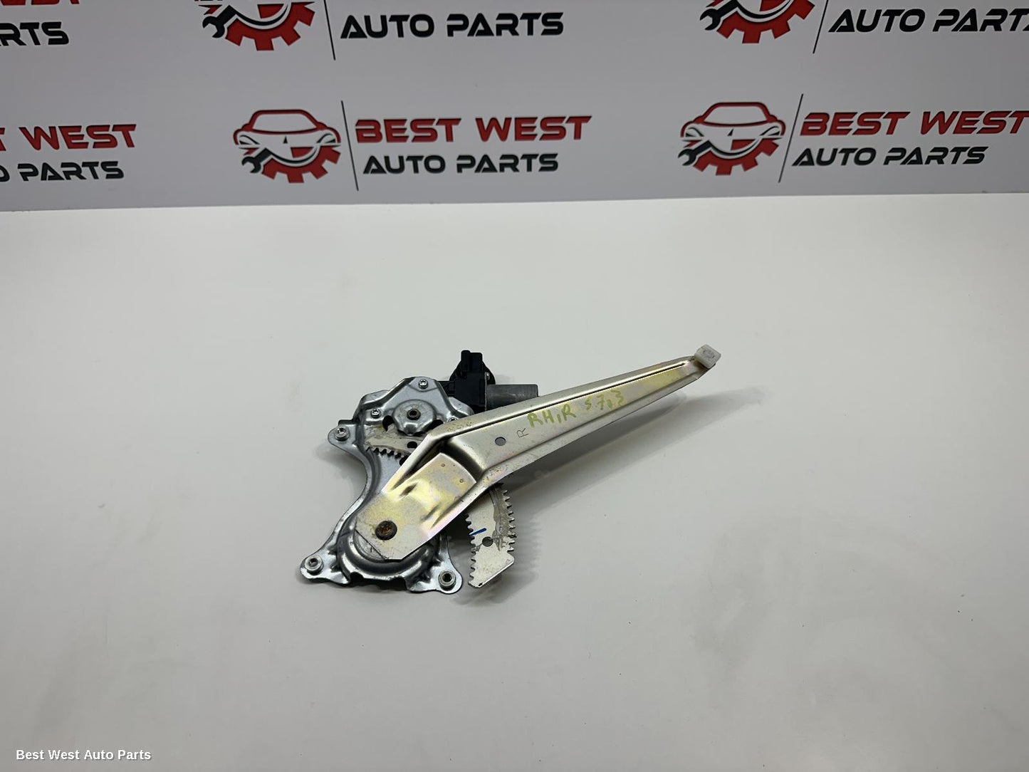2024 TOYOTA HILUX Right Rear Wnd Reg/Motor