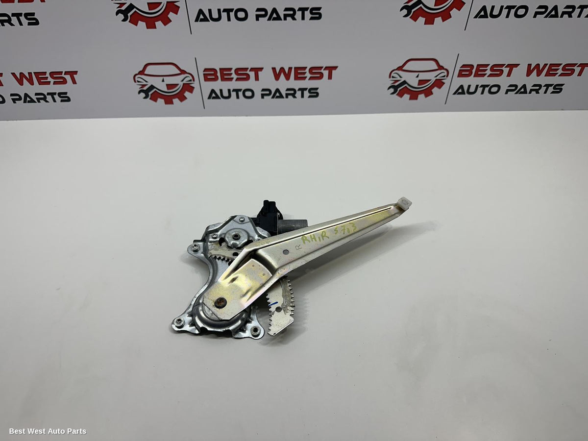 2024 TOYOTA HILUX Right Rear Wnd Reg/Motor