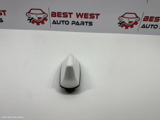 2024 TOYOTA HILUX Antenna