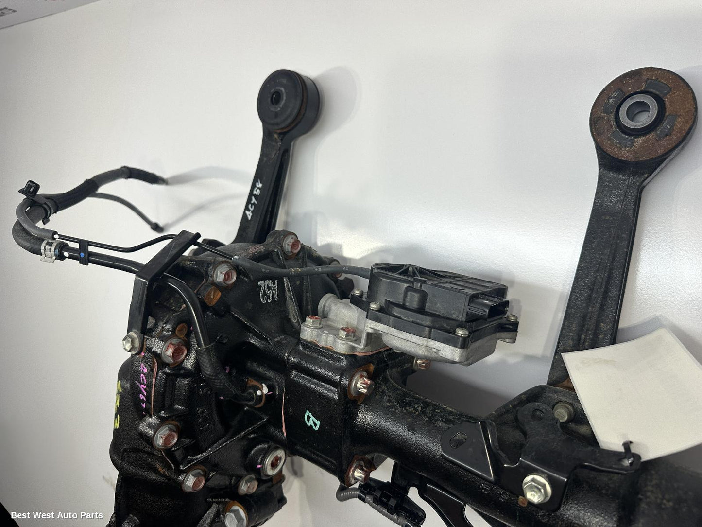 2024 TOYOTA HILUX Differential Centre