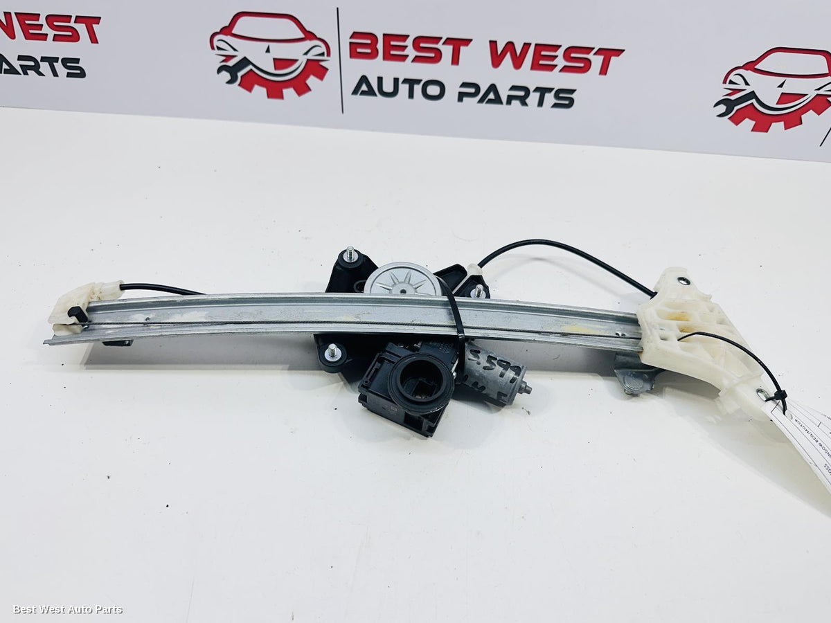 2024 TOYOTA YARIS CROSS Left Front Window Reg/Motor