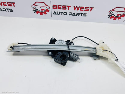 2024 TOYOTA YARIS CROSS Left Front Window Reg/Motor