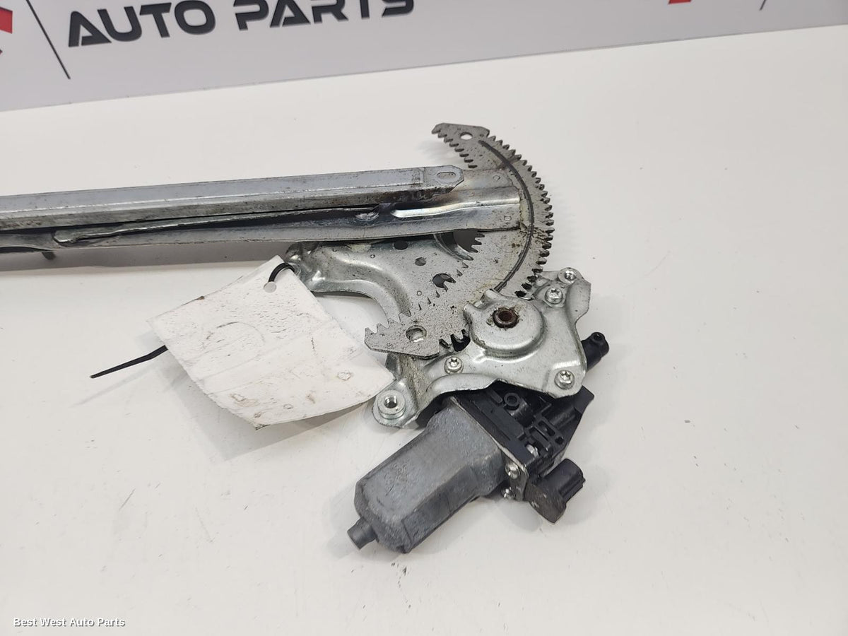 2019 MITSUBISHI OUTLANDER Left Front Window Reg/Motor
