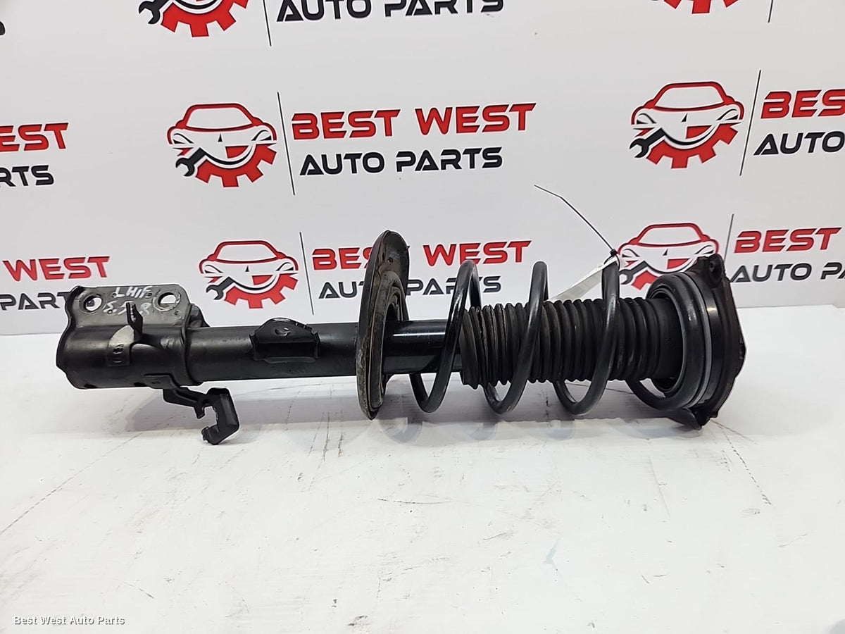 2015 NISSAN JUKE Left Front Strut