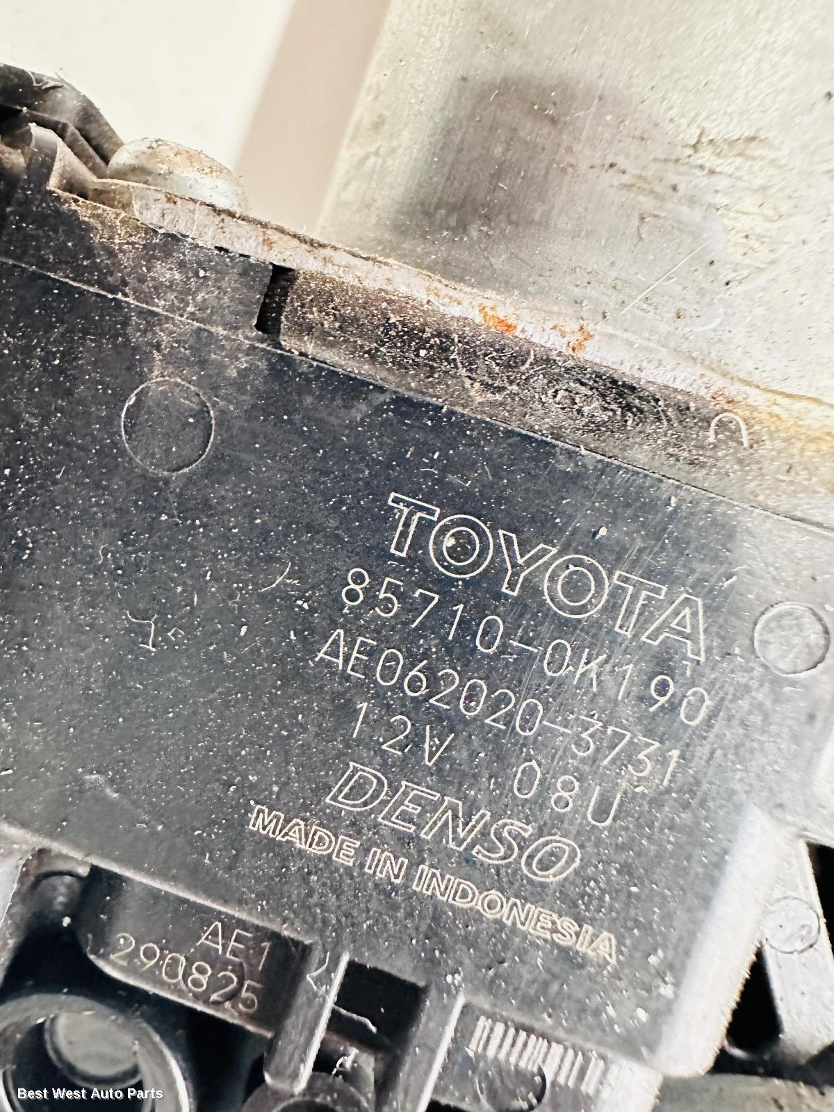 2018 TOYOTA HILUX Right Front Window Reg/Motor