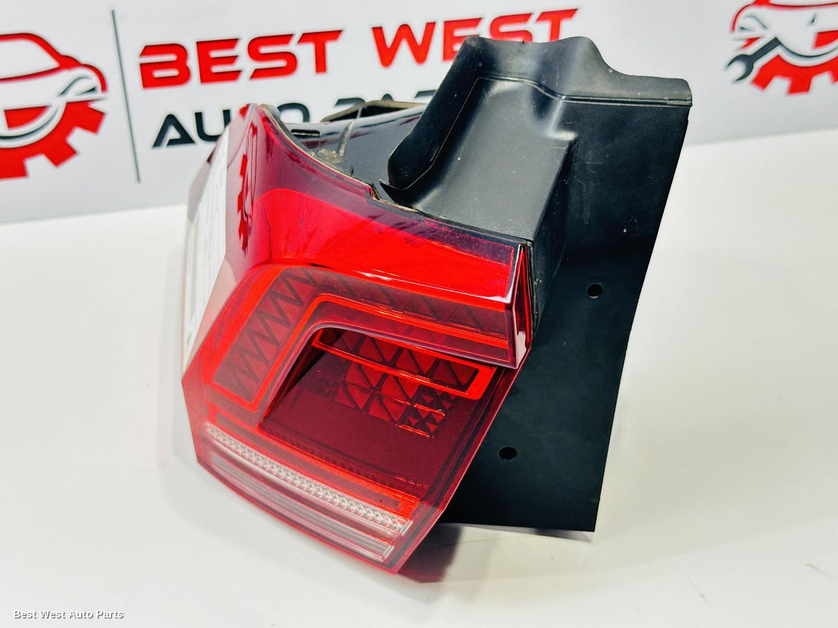 2018 VOLKSWAGEN TIGUAN Left Taillight