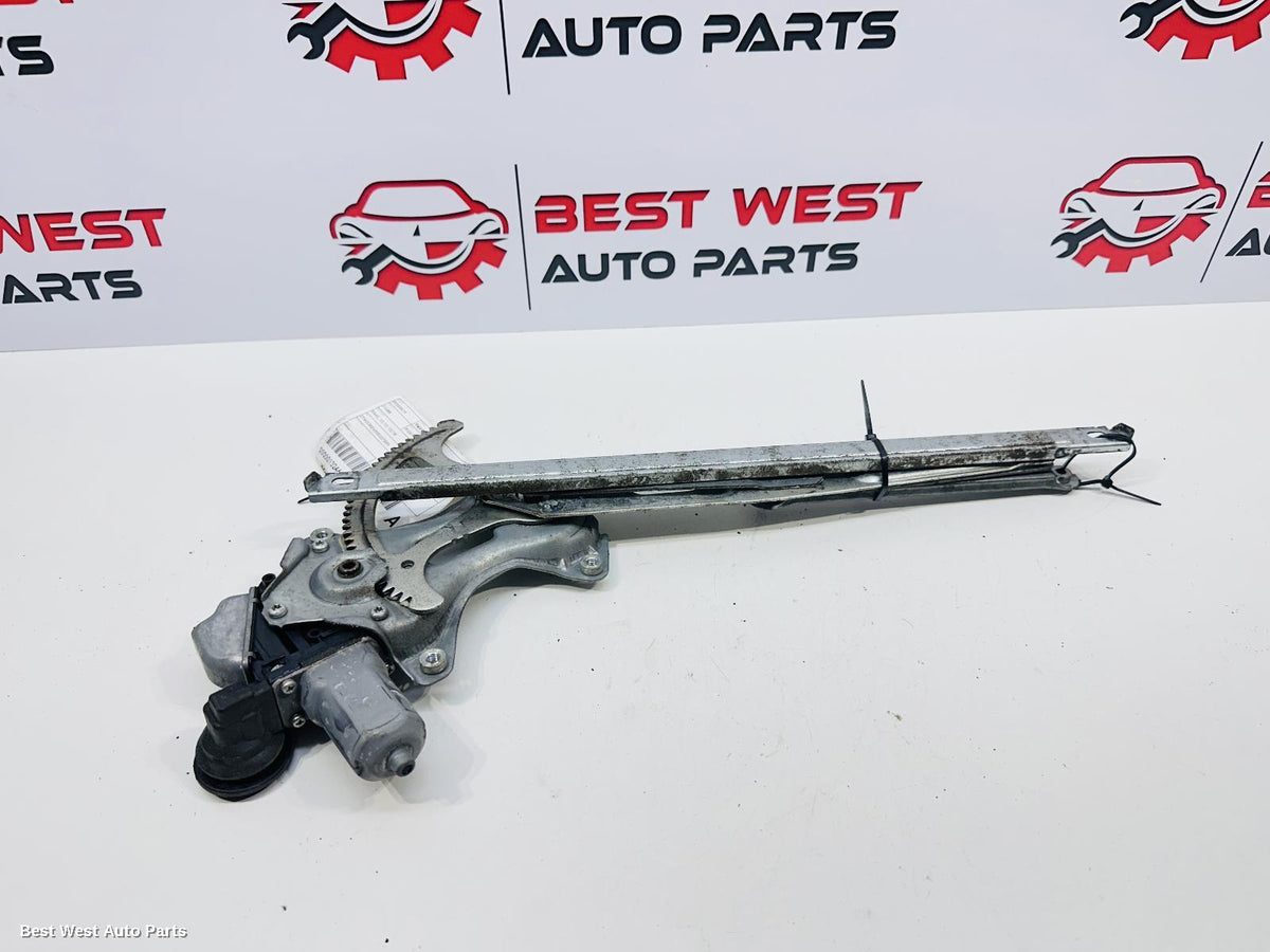 2014 TOYOTA RAV4 Right Front Window Reg/Motor