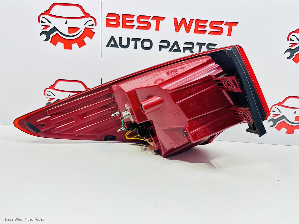 2016 HYUNDAI SANTA FE Right Taillight