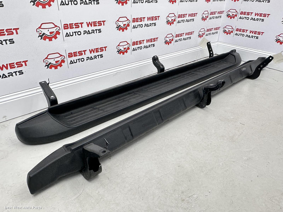 2025 TOYOTA HILUX Side Step/Skirt