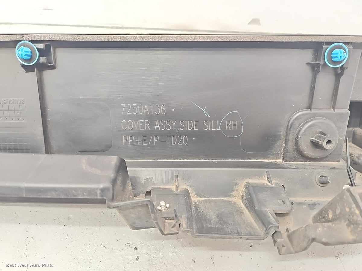 2022 MITSUBISHI OUTLANDER Side Step/Skirt