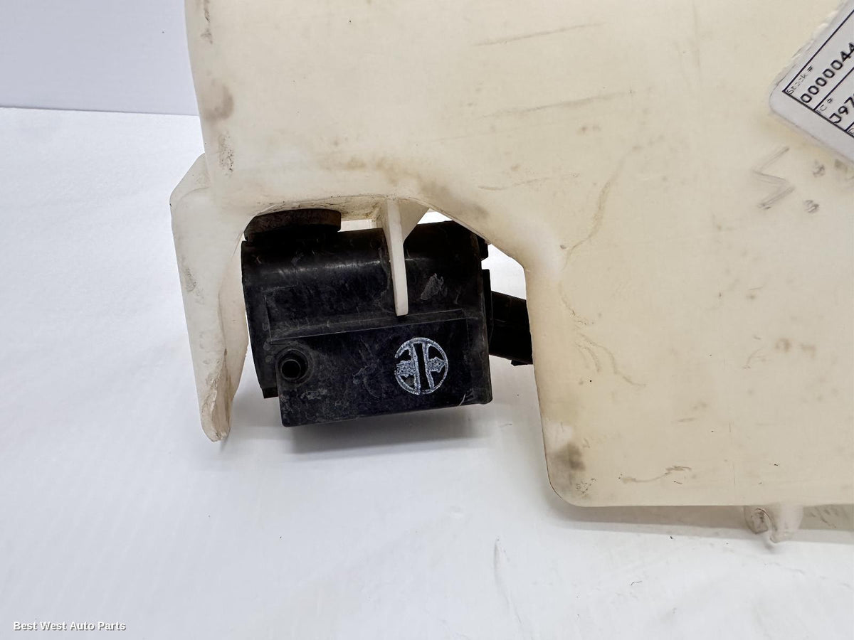 2013 HYUNDAI I20 Washer Bottle