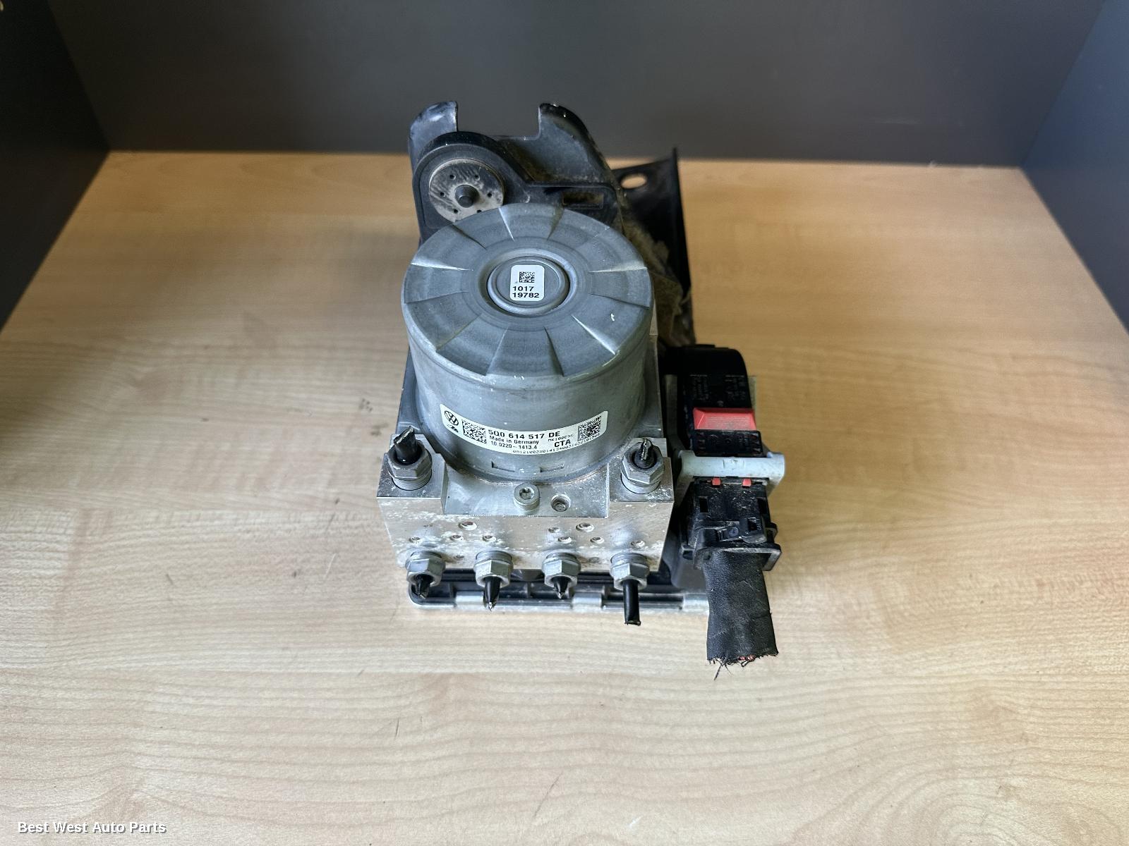 2018 VOLKSWAGEN TIGUAN Abs Pump/Modulator