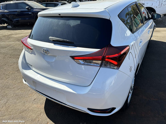 2016 TOYOTA COROLLA Right Taillight