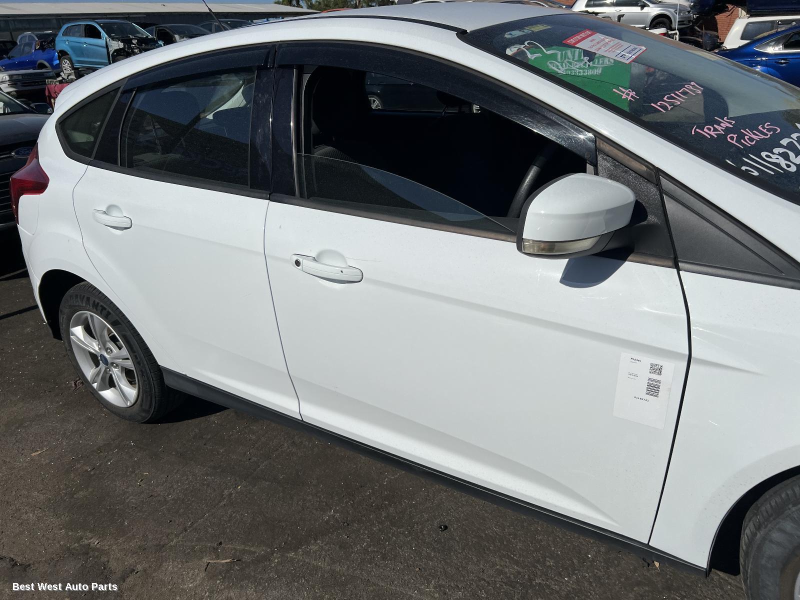 2013 FORD FOCUS Right Guard