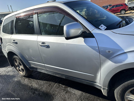 2009 SUBARU FORESTER Right Front Door