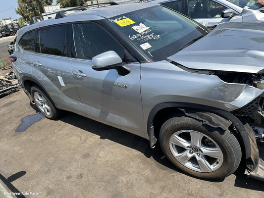 2022 TOYOTA KLUGER Right Rear 1/4 Door Glass