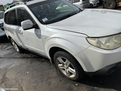 2009 SUBARU FORESTER Left Taillight