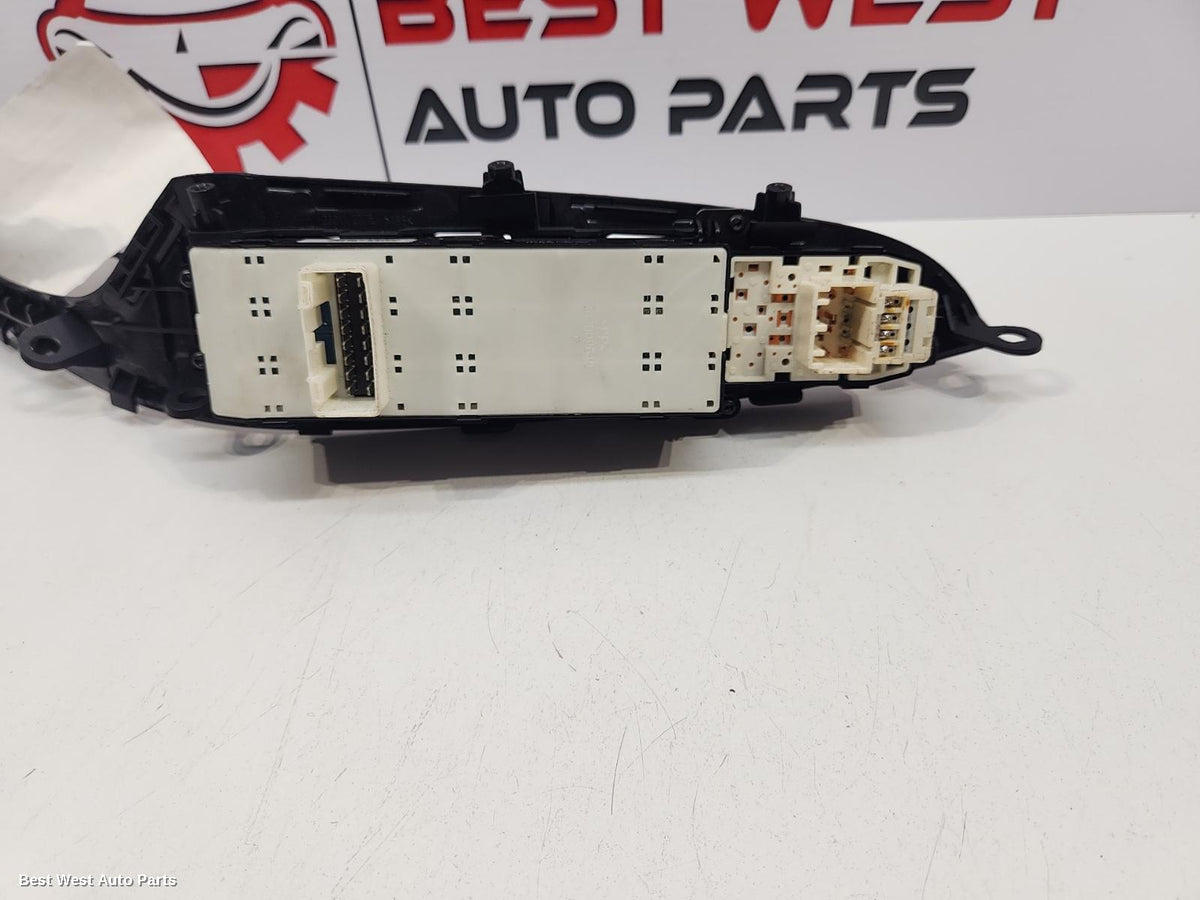 2015 HYUNDAI I30 Pwr Dr Wind Switch
