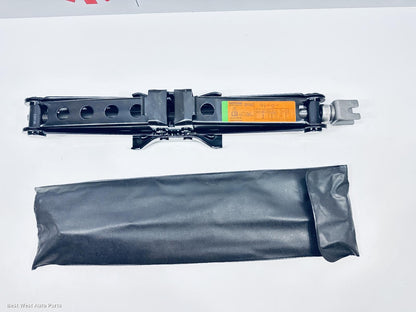 2024 NISSAN NAVARA Jack/Tool Kit