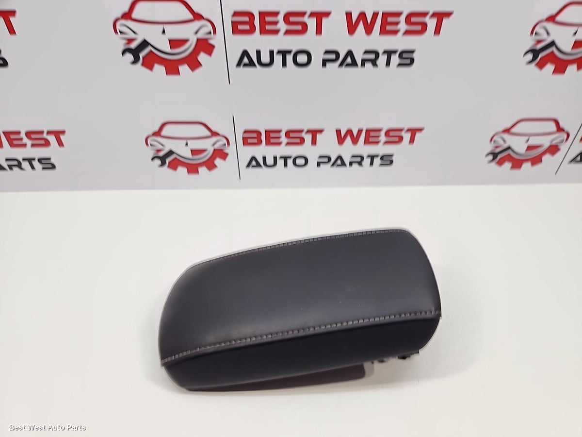 2025 MITSUBISHI OUTLANDER Console