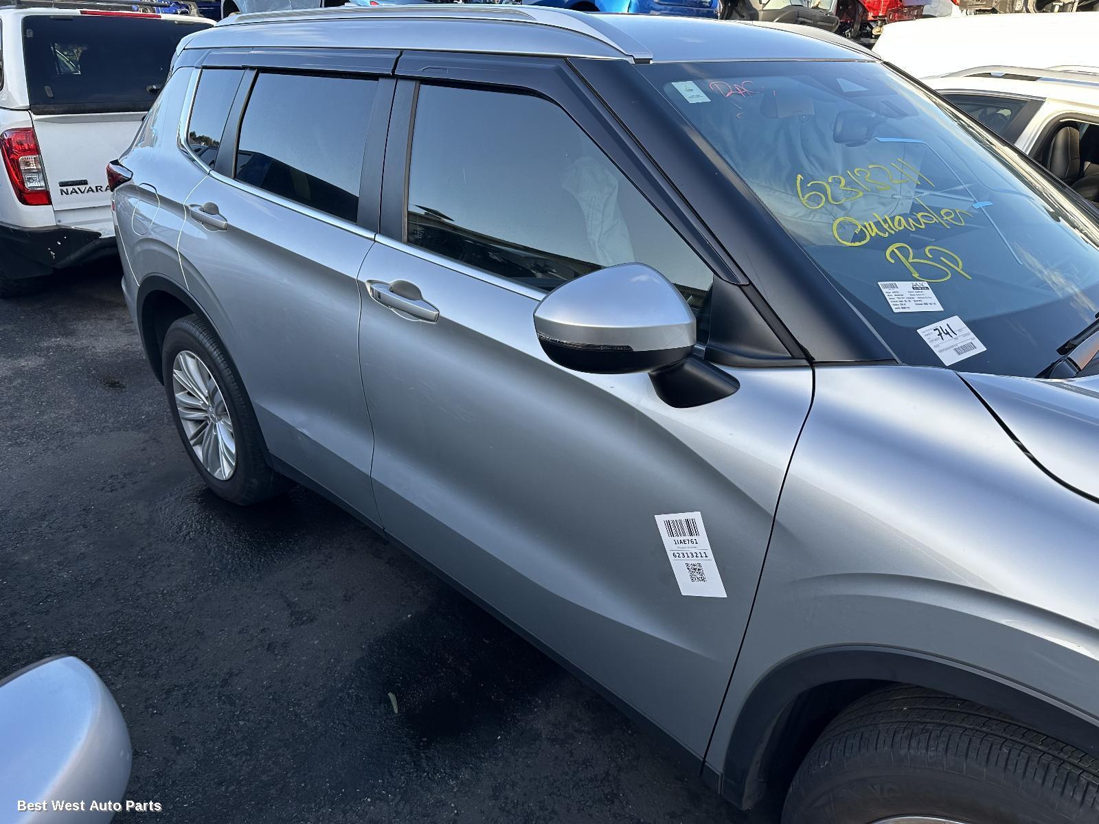 2023 MITSUBISHI OUTLANDER Right Front Door