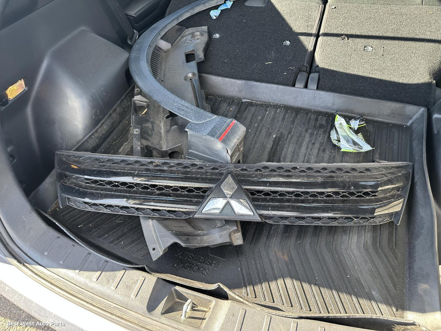 2019 MITSUBISHI ECLIPSE CROSS Grille