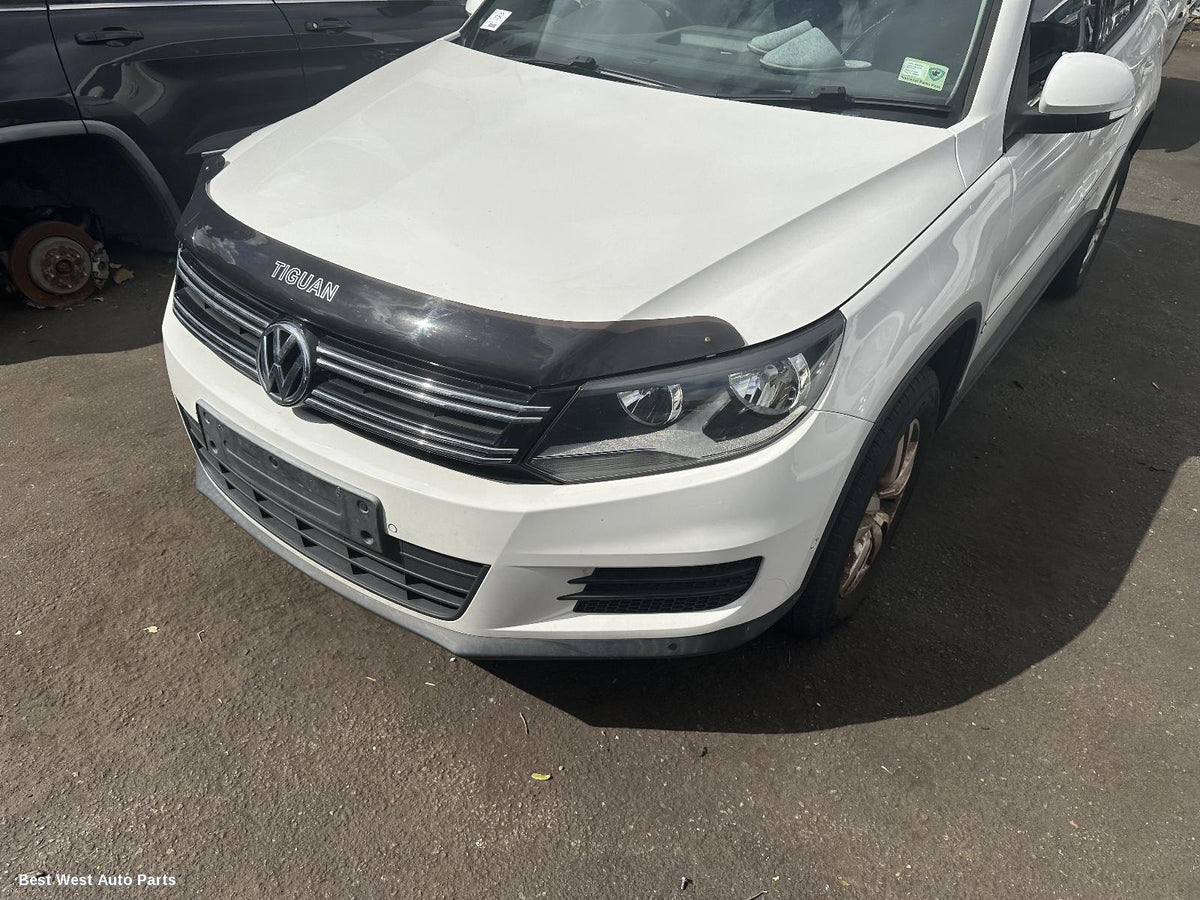 2012 VOLKSWAGEN TIGUAN Right Taillight