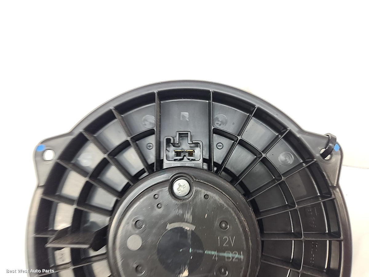 2019 MITSUBISHI PAJERO Heater Fan Motor