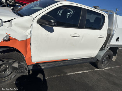 2024 TOYOTA HILUX Courtesy Light