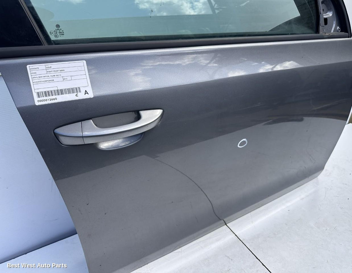 2010 VOLKSWAGEN GOLF Right Front Door