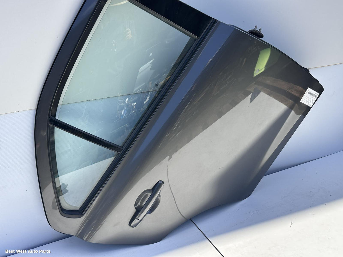 2011 SUZUKI KIZASHI Right Front Door