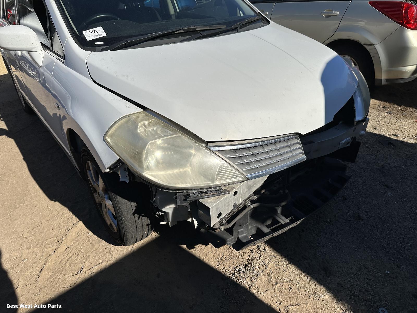 2006 NISSAN TIIDA Left Guard