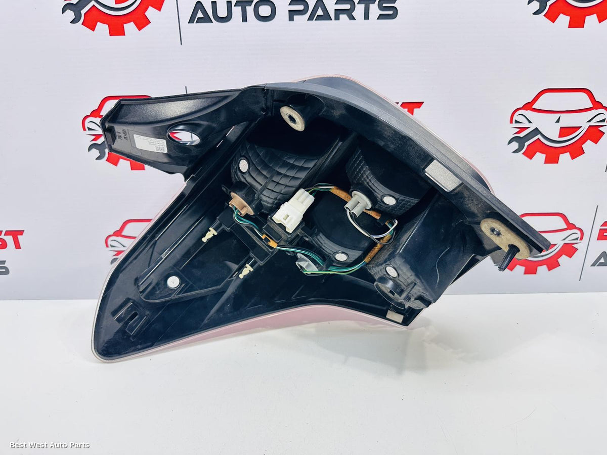 2015 SUBARU FORESTER Right Taillight