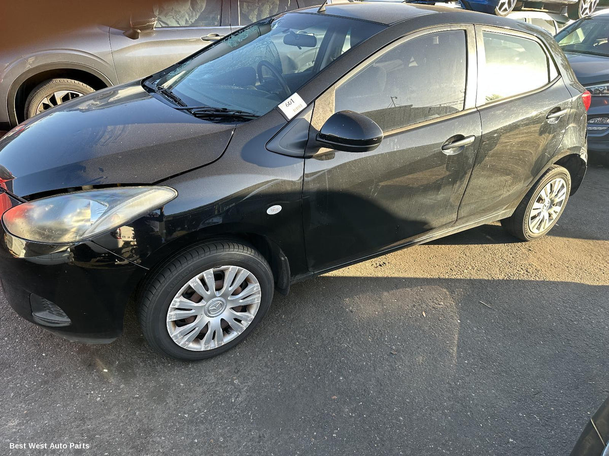 2010 MAZDA 2 Right Guard