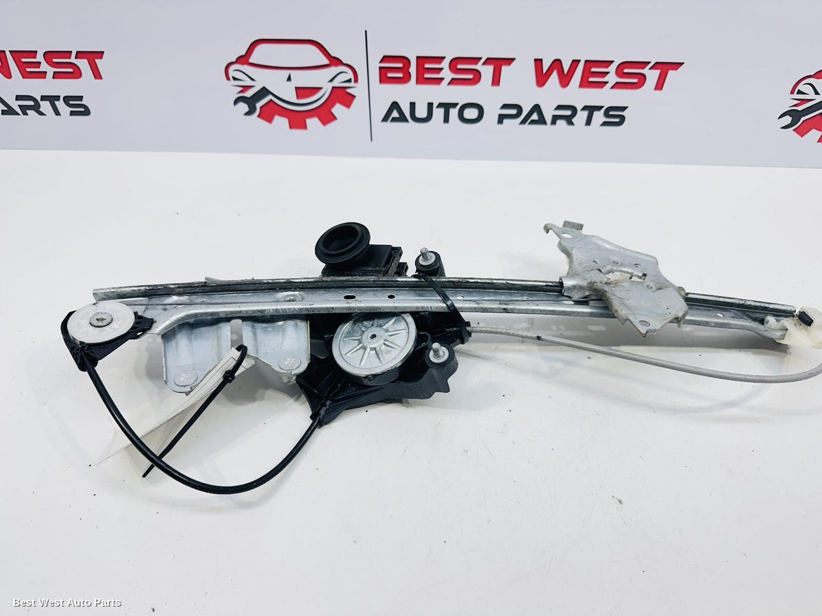 2022 TOYOTA KLUGER Left Front Window Reg/Motor