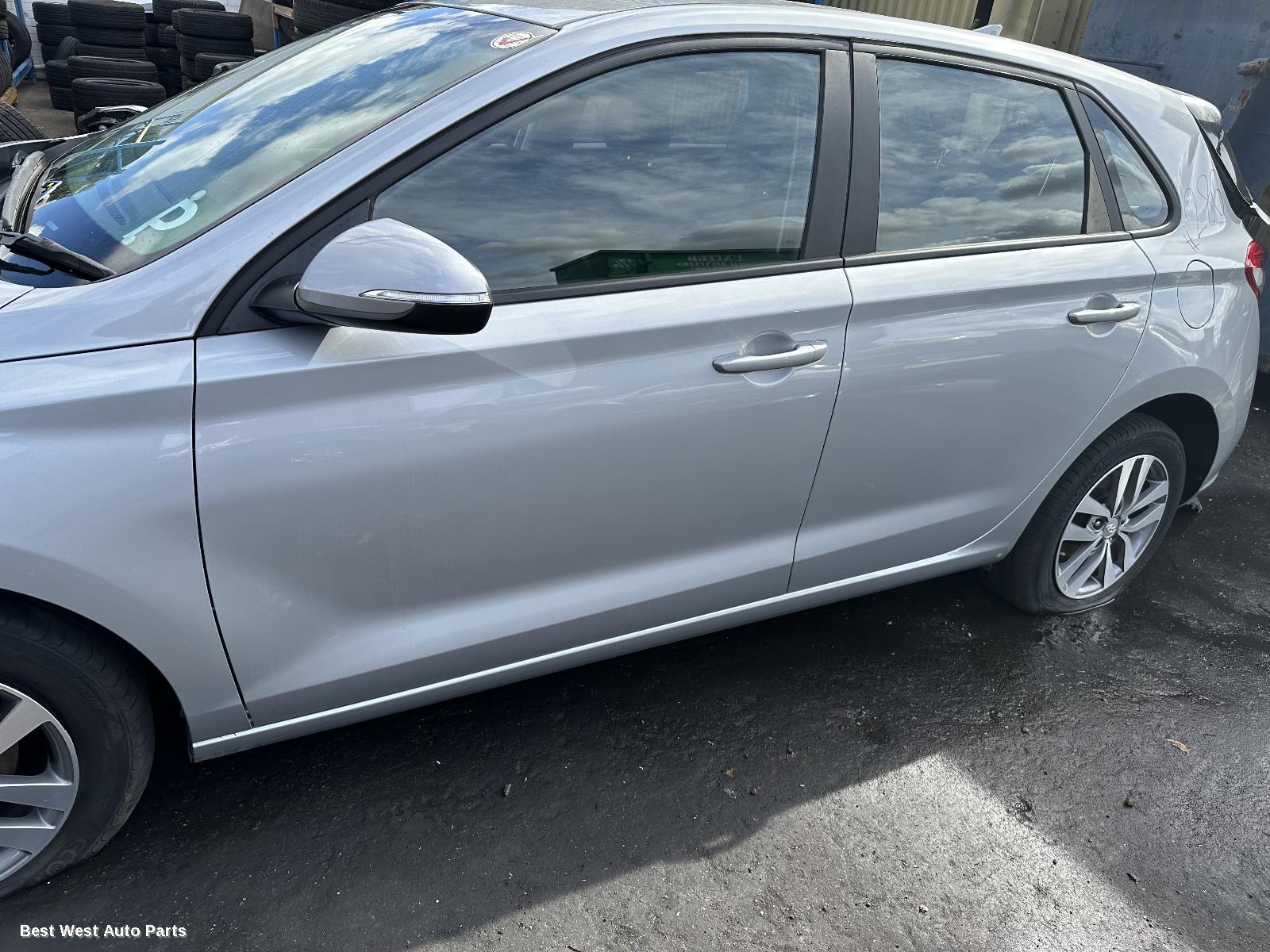 2020 HYUNDAI I30 Left Front Door Window