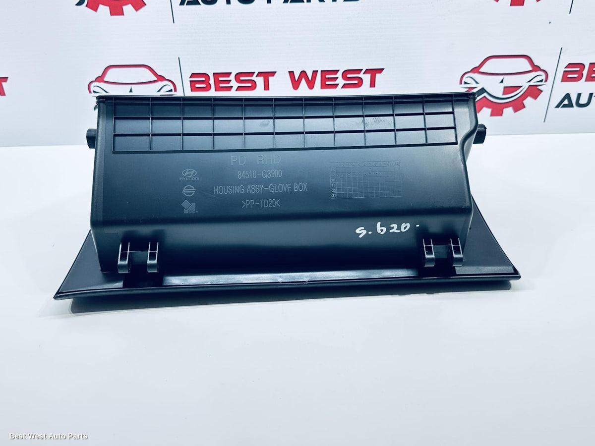 2018 HYUNDAI I30 Glove Box