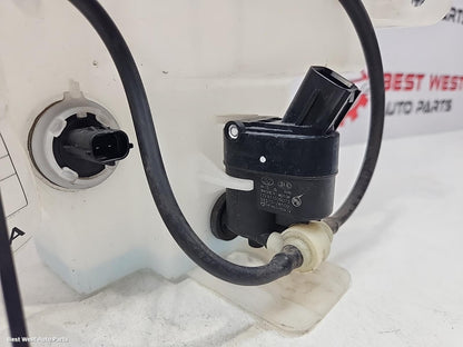 2020 HYUNDAI I30 Washer Bottle