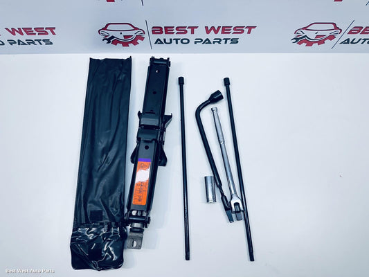 2021 NISSAN NAVARA Jack/Tool Kit