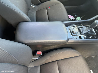 2022 MAZDA 3 Console