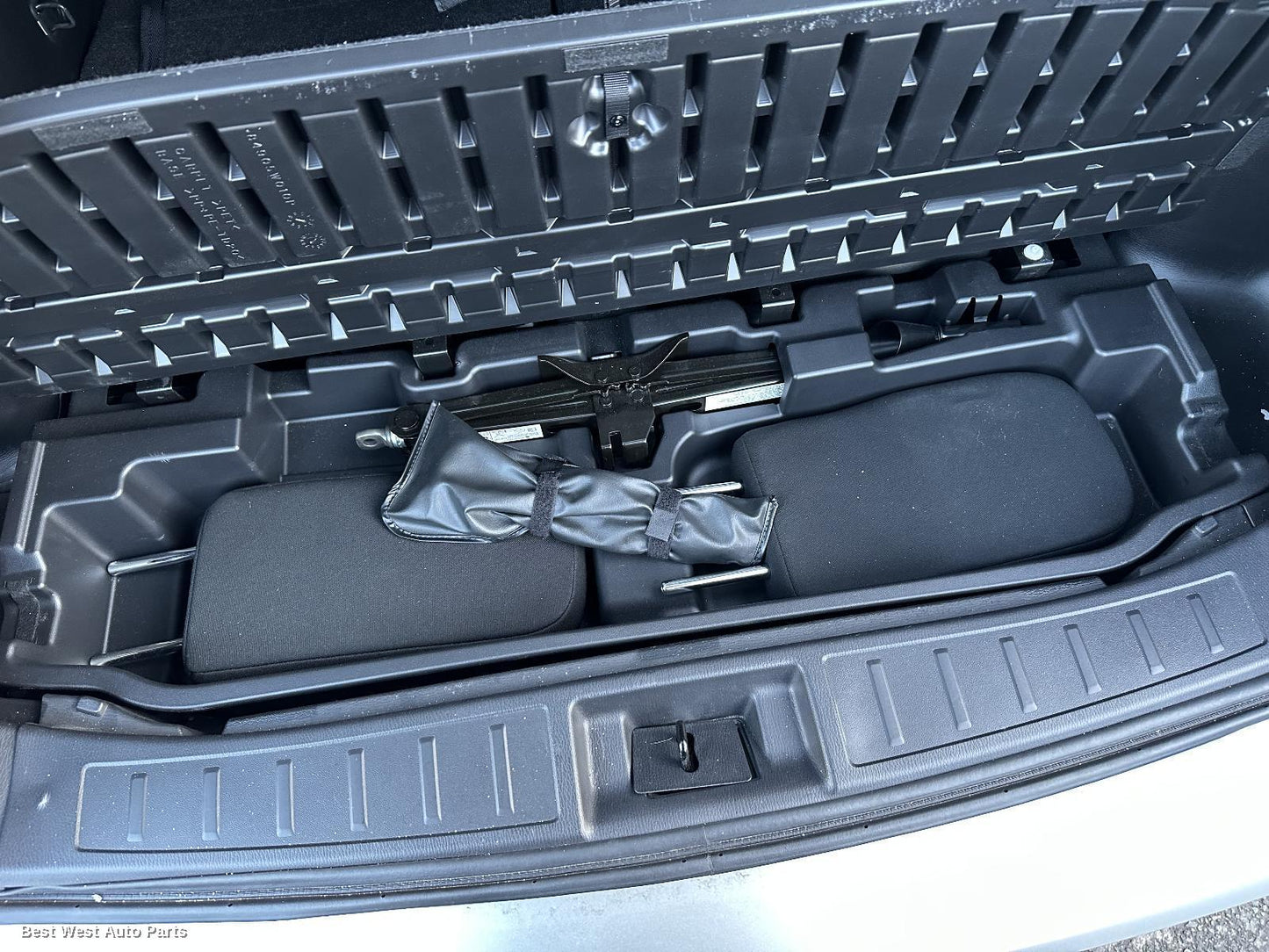2023 MITSUBISHI OUTLANDER Headrest