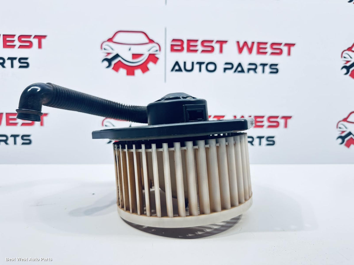 2018 NISSAN NAVARA Heater Fan Motor