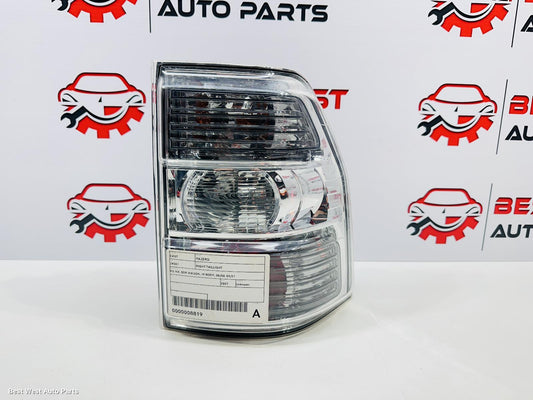 2007 MITSUBISHI PAJERO Right Taillight