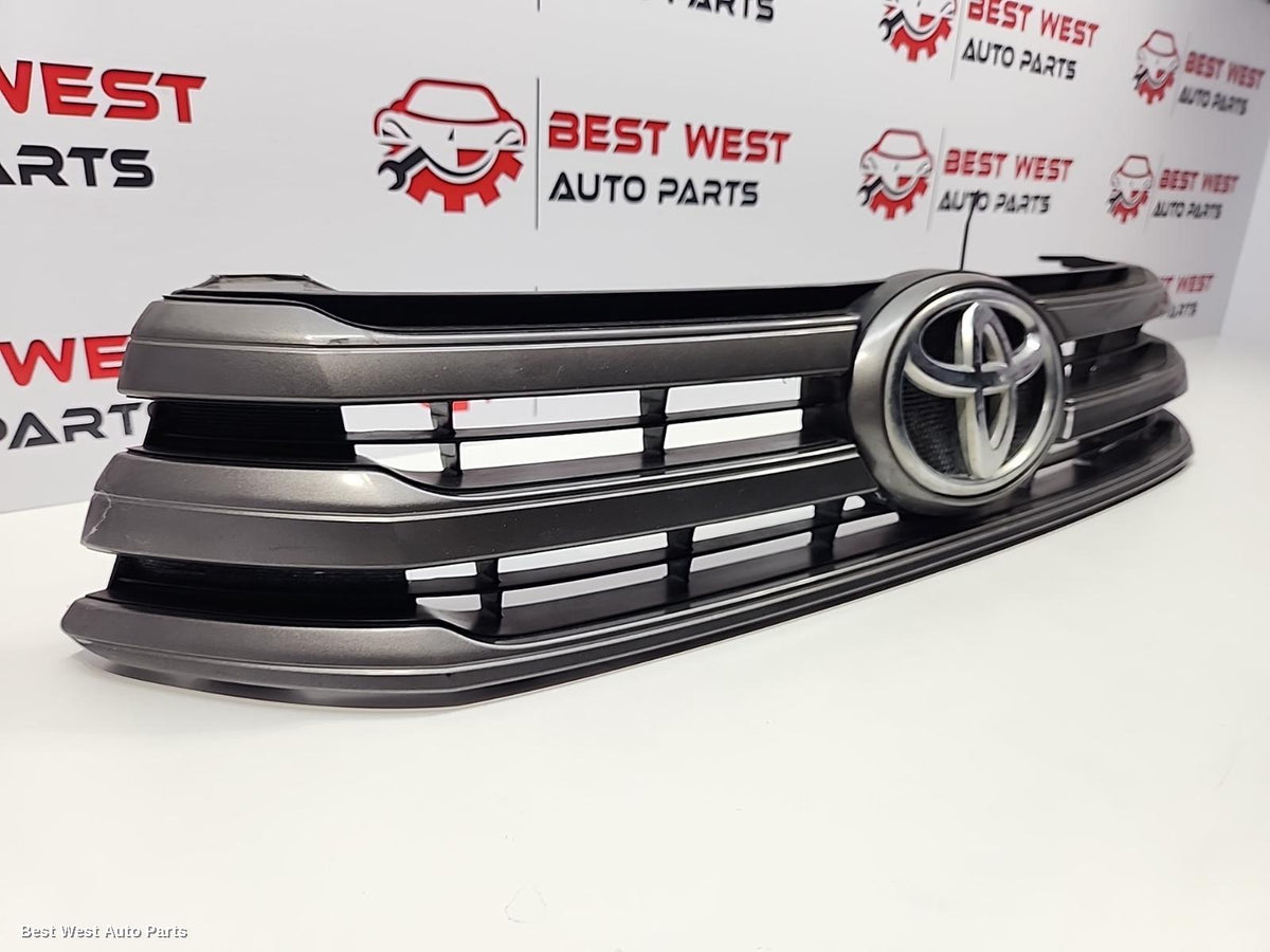 2017 TOYOTA HILUX Grille