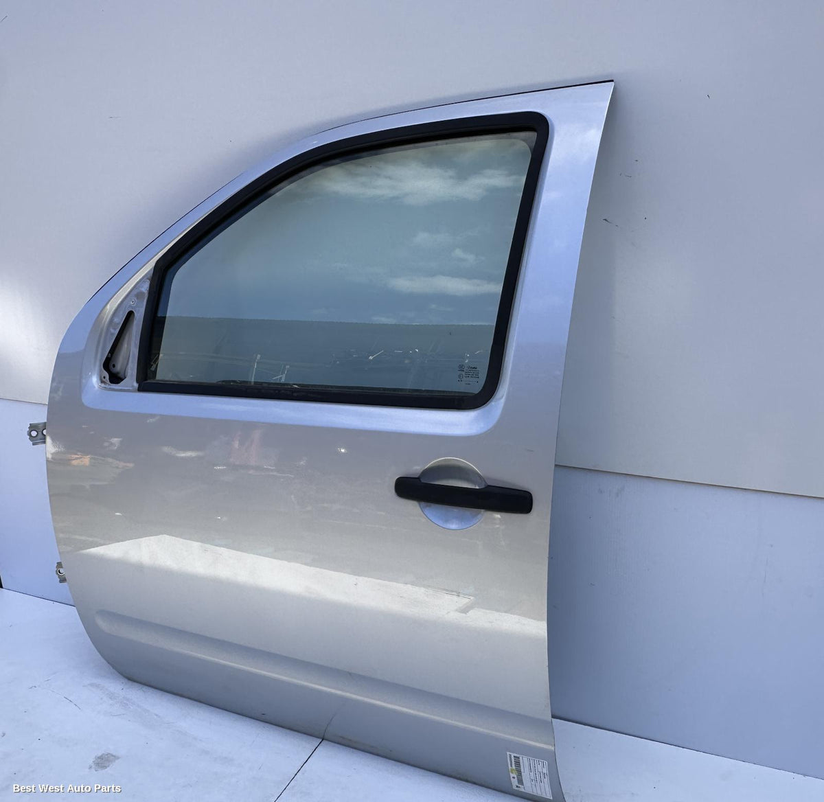 2014 NISSAN NAVARA Left Front Door