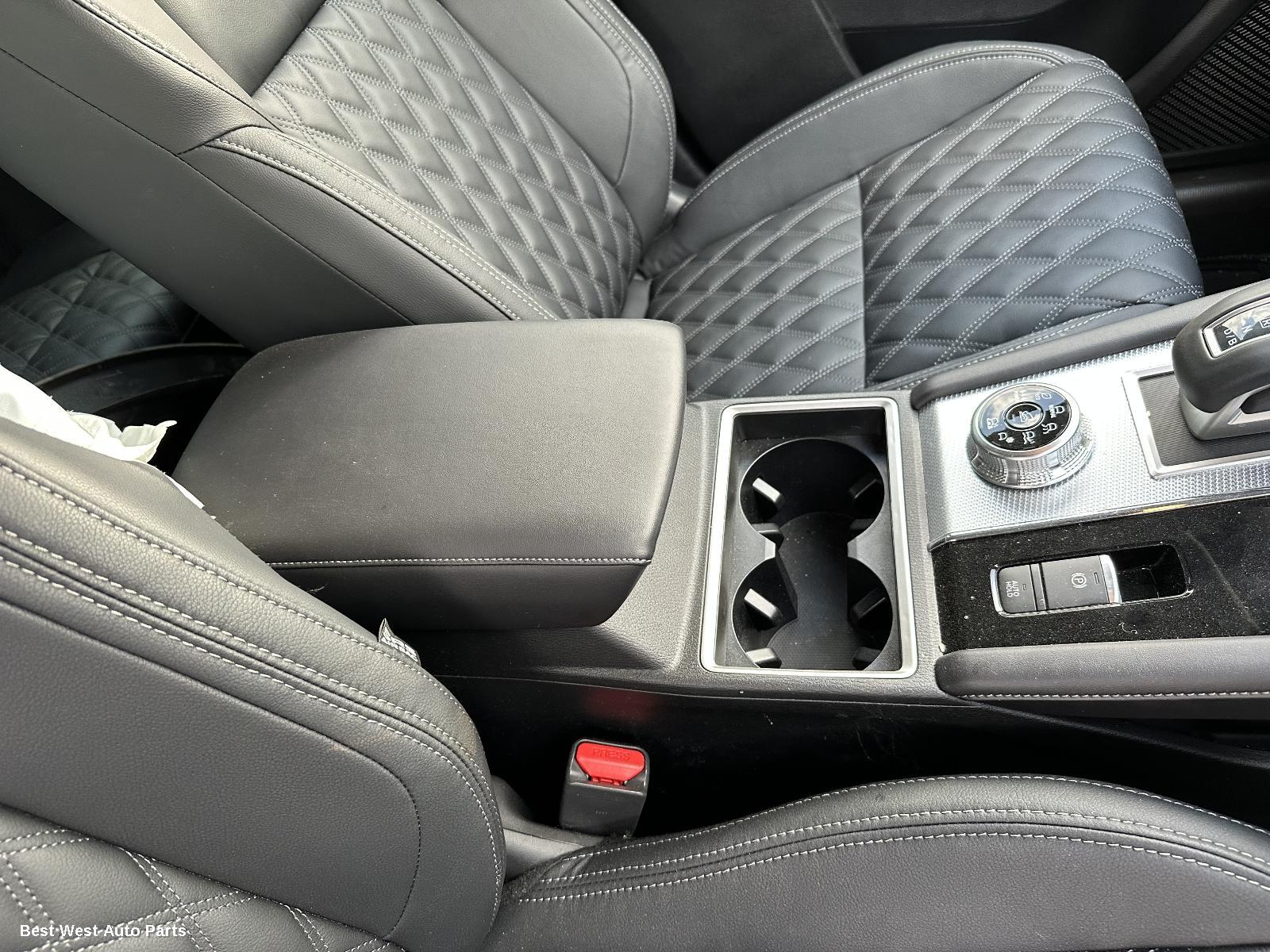 2023 MITSUBISHI OUTLANDER Console