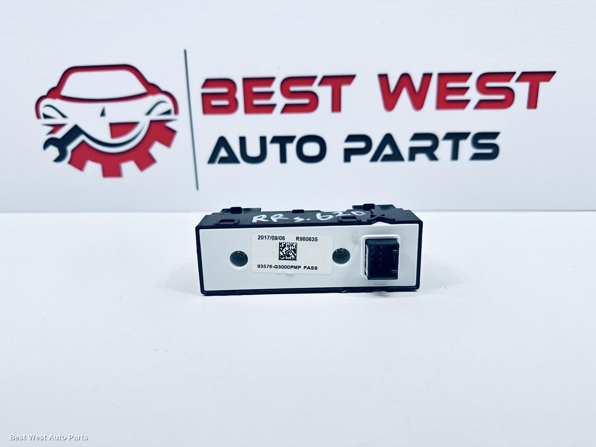 2018 HYUNDAI I30 Pwr Dr Wind Switch
