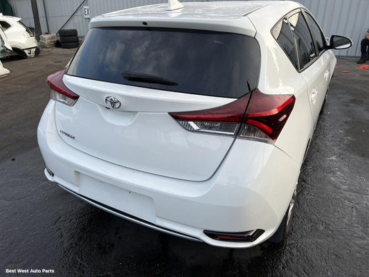 2018 TOYOTA COROLLA Right Taillight